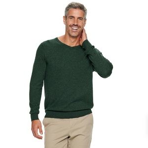 Men’s Croft & Barrow Easy Care V-neck sweater.